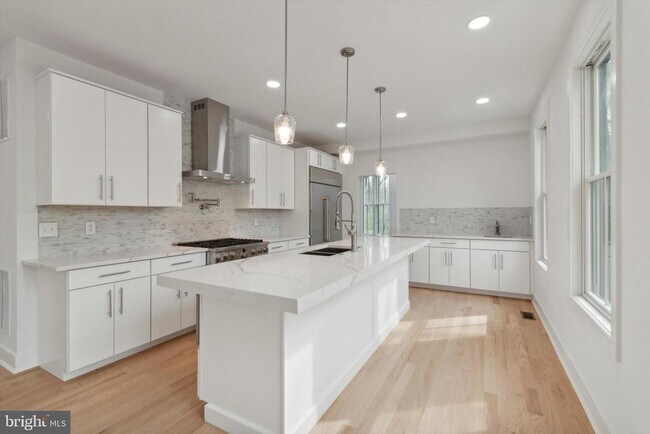 Building Photo - 35 Sycamore Pl