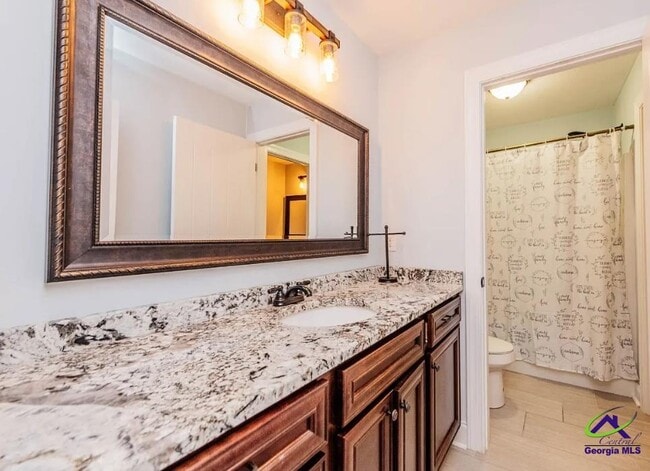 Building Photo - 111 S Carmenville Dr