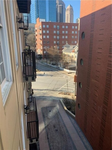 Building Photo - 1029 Piedmont Ave NE