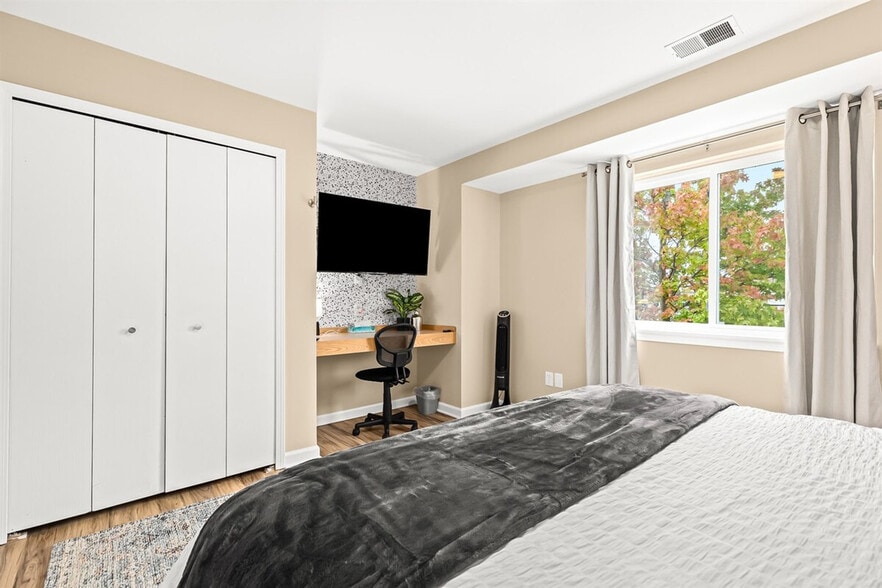 Building Photo - 18377 Sharon Ln