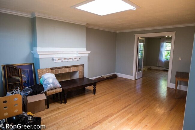 Building Photo - 1 bedroom in Seattle WA 98116