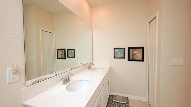 Building Photo - Magnetite Loop