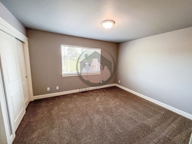 Building Photo - Charming Newer Construction Townhome-Move ...