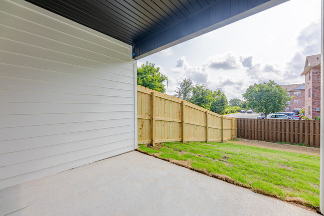 Building Photo - 1601 SW Poigai Wy