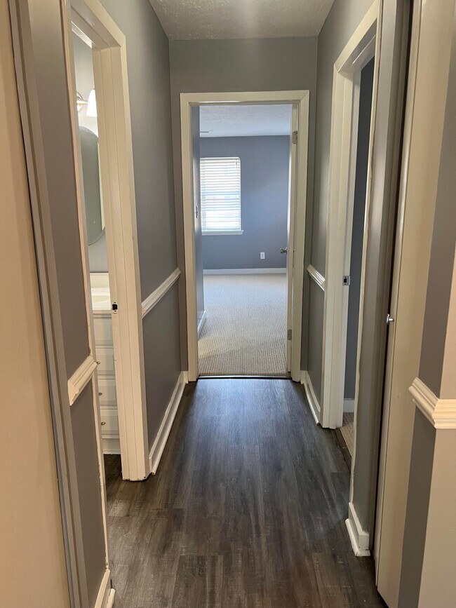 Building Photo - 421 Redding Rd