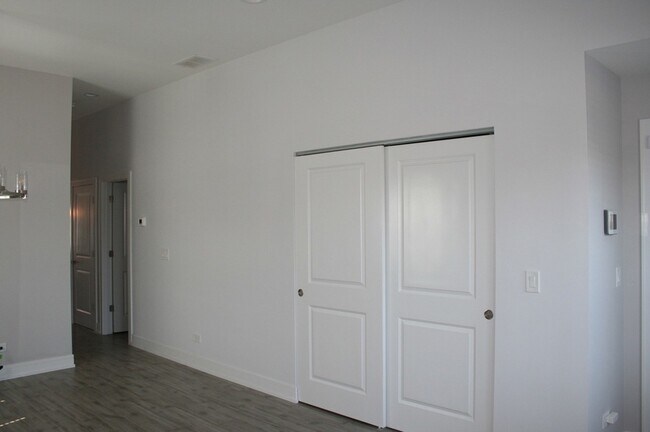 Building Photo - 3706 N Drake Ave