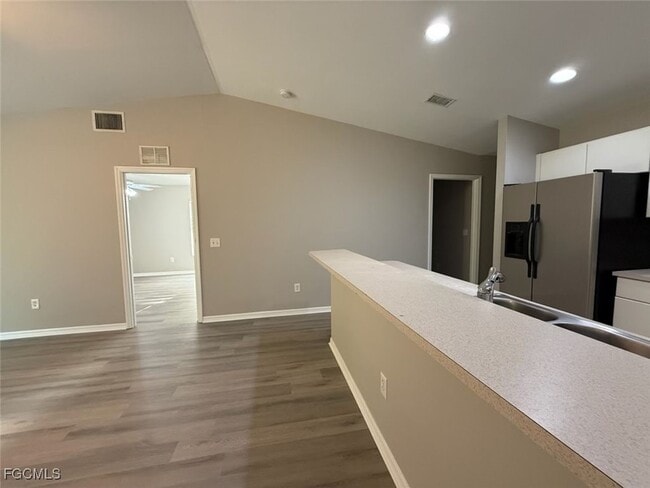 Building Photo - 2415 Herb Ave S