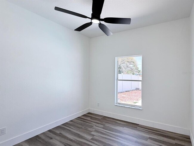 Building Photo - 906 Berwick Dr