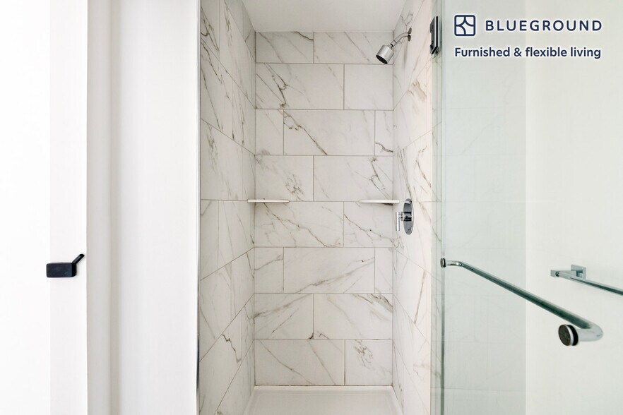 Building Photo - 154 Broadway