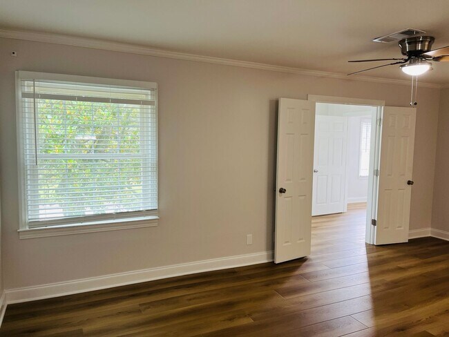 Building Photo - Wow! Newly renovated 2 bedroom 2 bathroom unit in Lithonia. Must see!