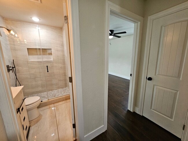 Building Photo - Near Bishop Arts District 2-bedroom, 1-bath duplex