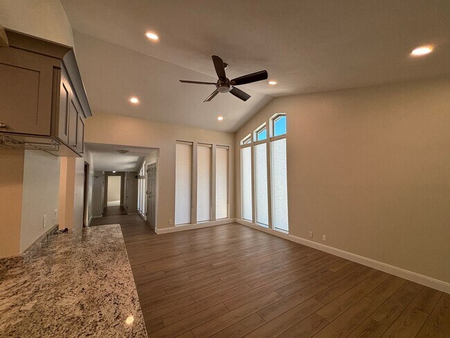 Building Photo - SPACIOUS REMODELED HOME FOR RENT!