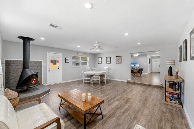 Building Photo - 2753 Larkspur Ln