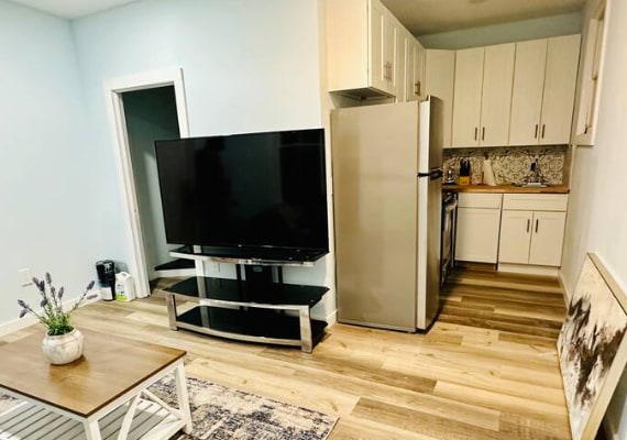 Building Photo - 735 E University Ave