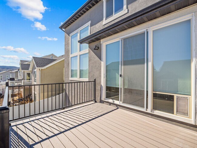 Building Photo - 5 Bed / 3.5 Bath Home in Saratoga Springs – Spacious Living Near Utah Lake