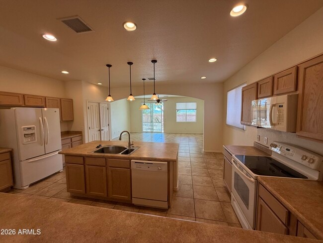 Building Photo - 657 Tanner Dr