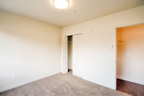 Building Photo - John Court - 2 bedrooms