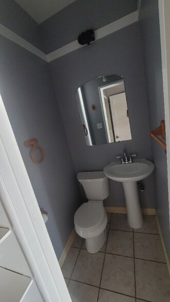 Building Photo - 1560 Highland Blvd