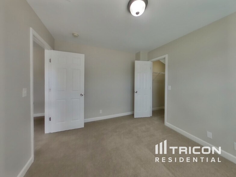 Building Photo - 1629 Good Day Ct