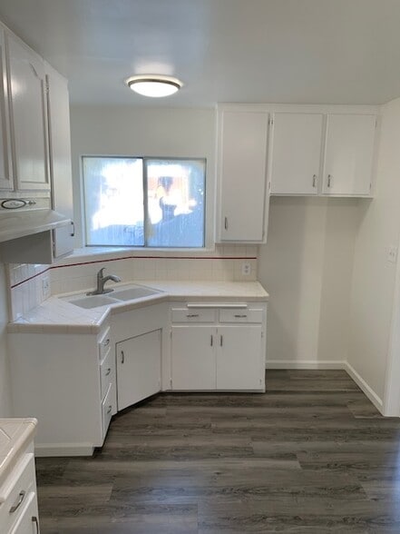 Kitchen - 11730 Lakewood Blvd