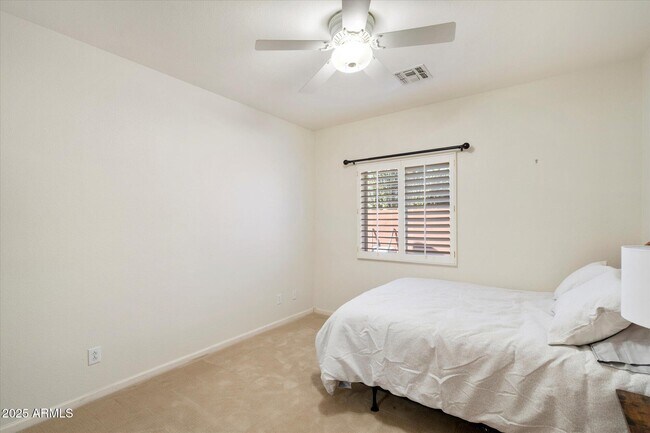 Building Photo - 10060 E Emerald Dr