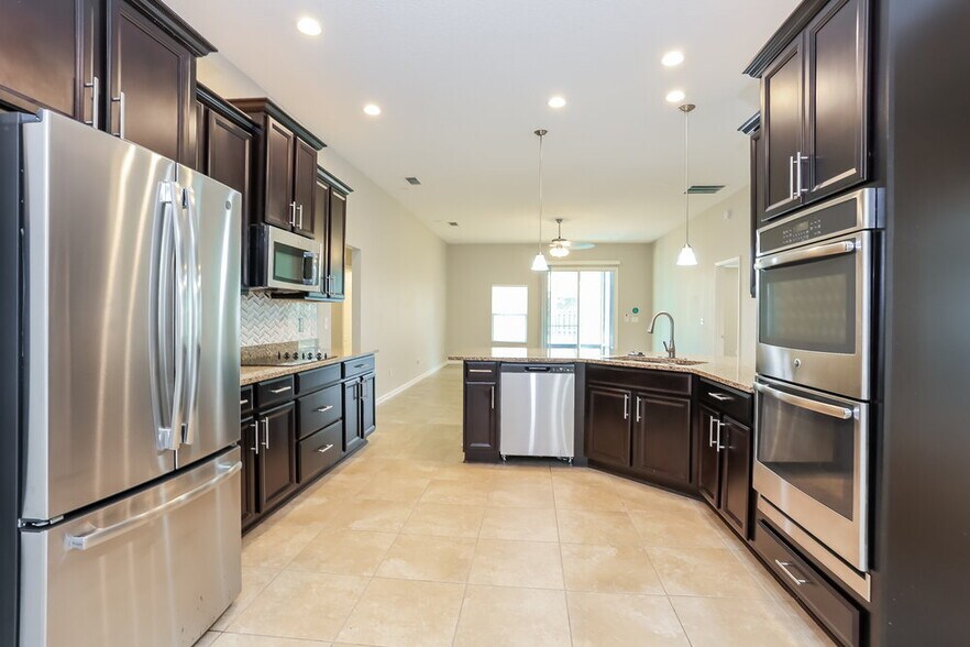Building Photo - 15809 Canoe Creek Dr