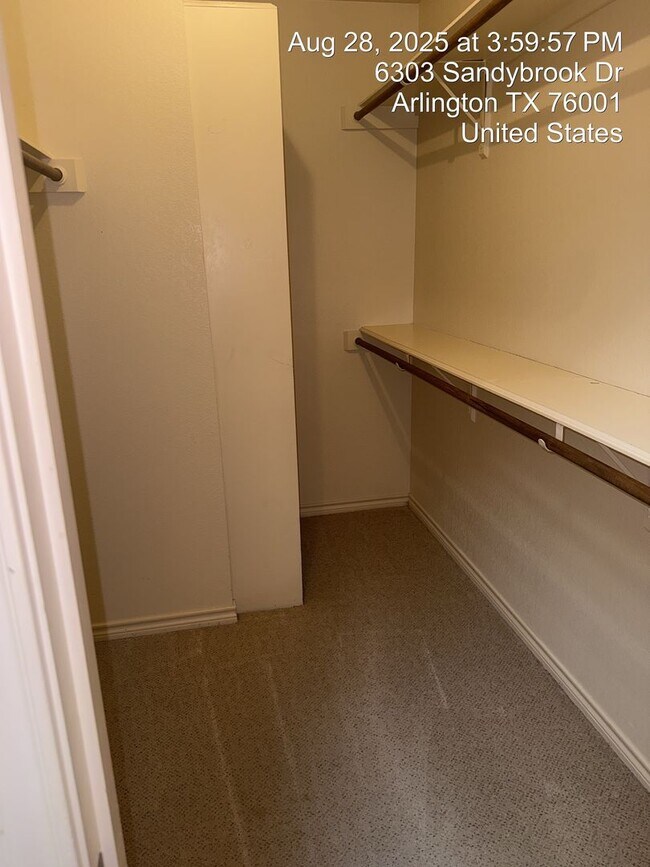 Building Photo - 6303 Sandybrook Dr