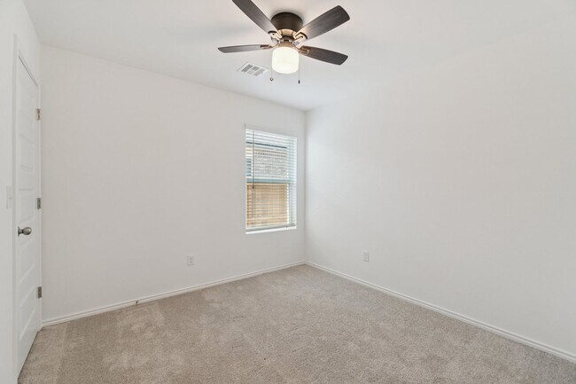 Building Photo - Edmond Rental