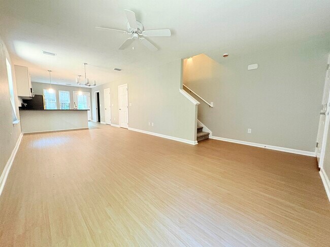 Building Photo - 1733 Beechwood Cir S