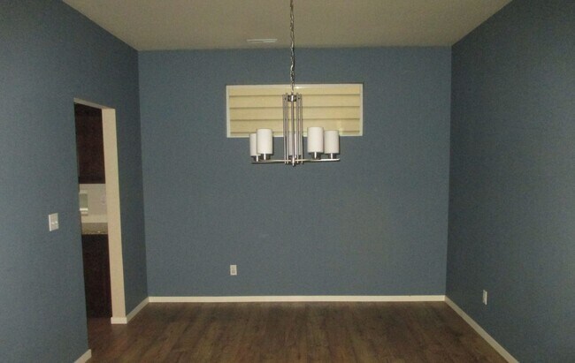 Building Photo - Beautiful 3 bed 2.5 bath home in South Hill Puyallup