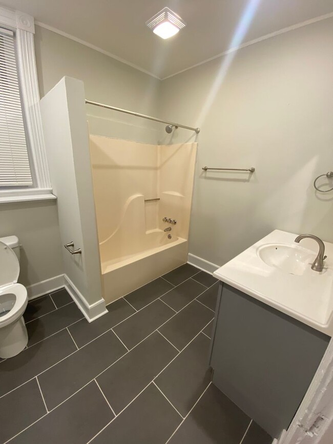 Building Photo - 1708