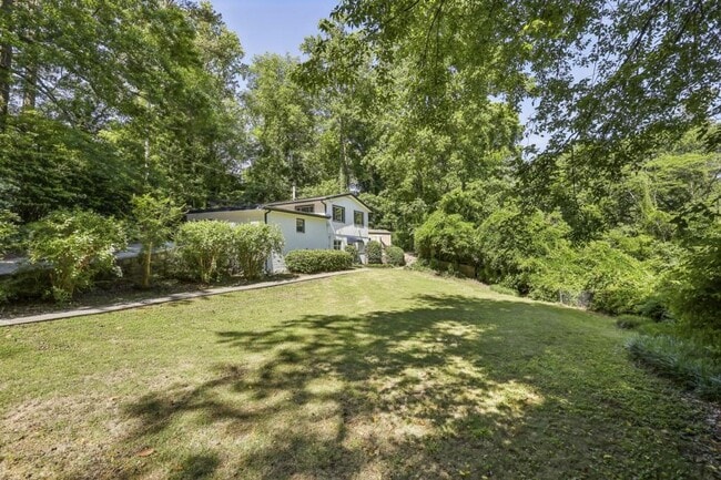 Building Photo - 2056 Abby Ln NE