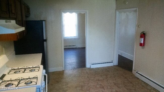 Building Photo - 4 br, 1 bath Townhome - 770 Kohn St