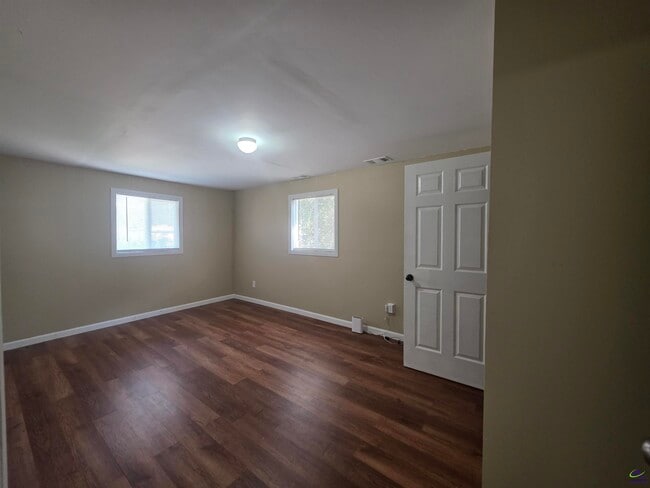 Building Photo - 811 Lewis St