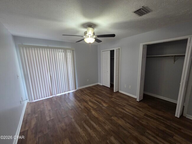 Building Photo - 631 S Hwy 22 A