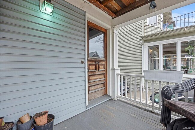 Building Photo - 411 Breckenridge St