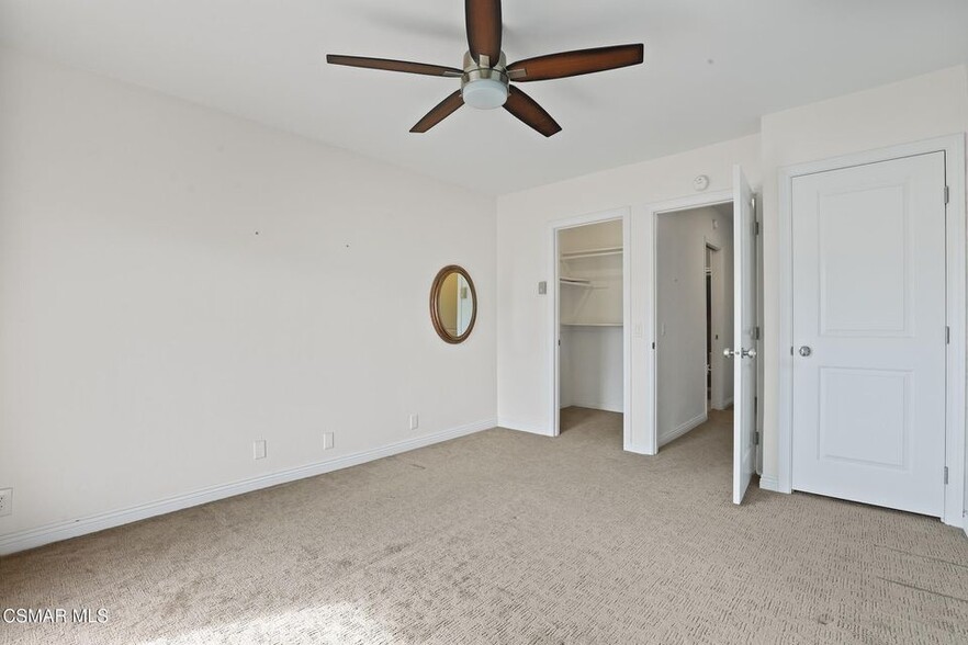 Building Photo - 240 E Surfside Dr