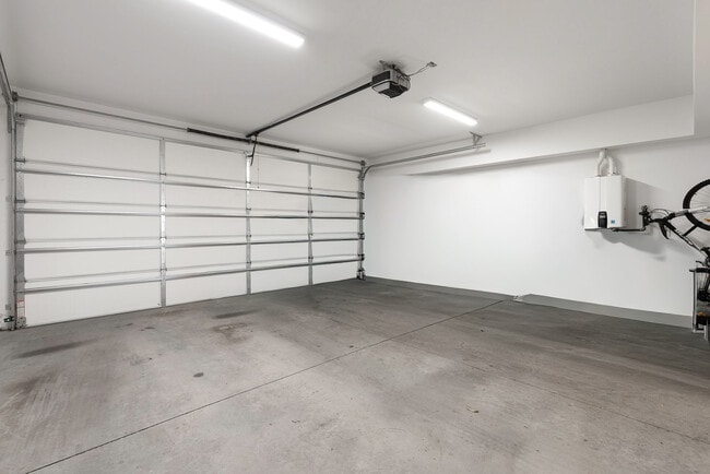 Building Photo - Bradshaw Commons