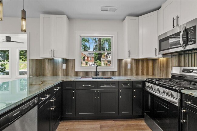 Building Photo - 1658 Altadena Pl SW