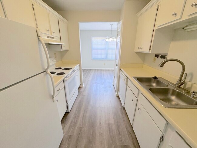 Building Photo - Come visit this cute 3 bedroom 1.5 bath in Chesapeake