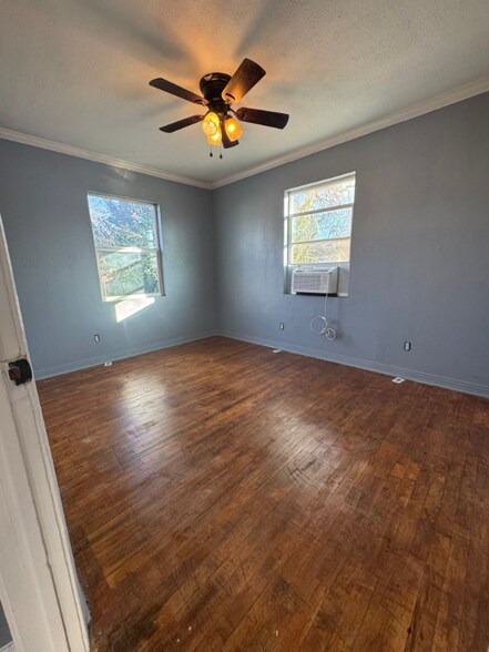 Building Photo - 318 N Montague Ave
