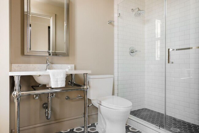 Building Photo - 505 E Travis St