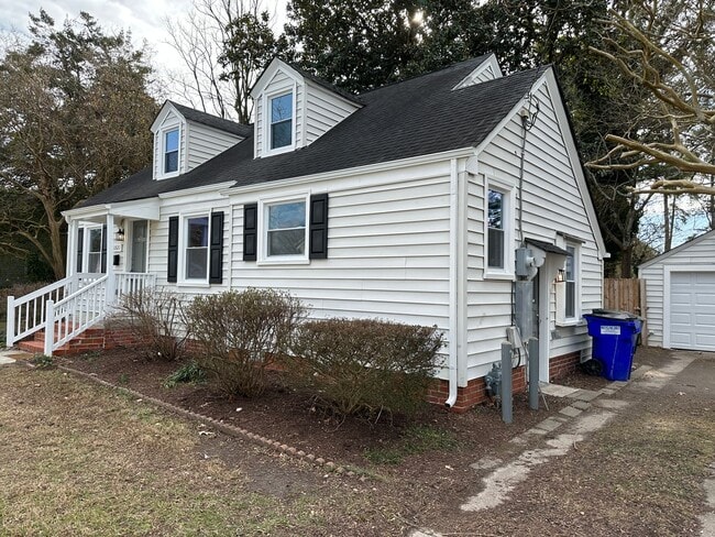 Building Photo - Beautifully Remodeled 4-bedroom Cape Cod -...