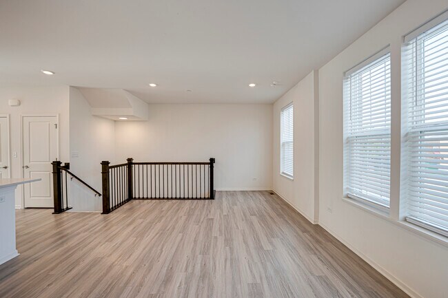 Building Photo - 2945 Showplace Dr