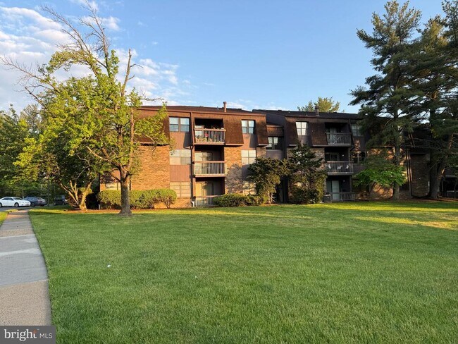 Building Photo - 1823 Old Stone Mill Dr