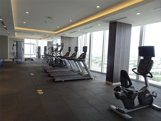 Building Photo - 1010 SW 2nd Ave