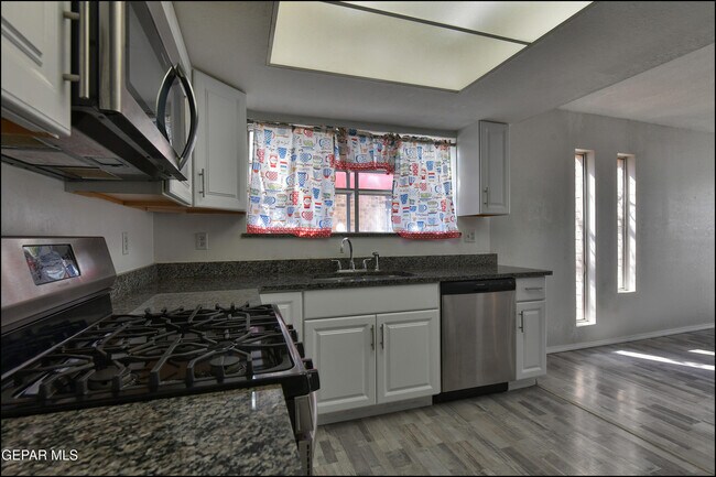 Building Photo - 1739 Russ Randall St