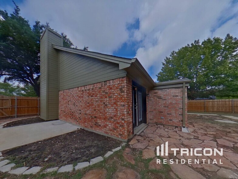 Building Photo - 837 Globe Ave