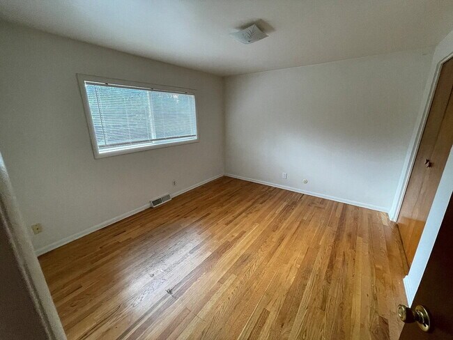 Building Photo - "Charming Bi Level Home, 4-Bed Oasis with 2 Baths in Boulder - Avail 8/15/26