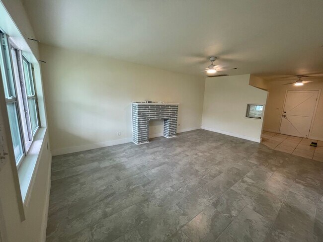 Building Photo - 2194 Ponce De Leon Cir
